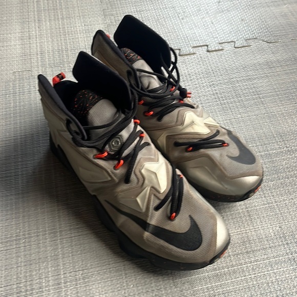 Nike Lebron Metallic Silver Black Grey 807219-003 shoe - Picture 1 of 10